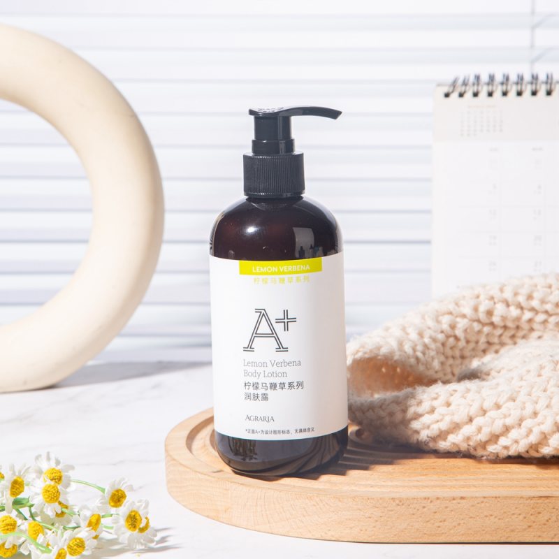 one bottle of AGRARIA hotel body lotion displayed on the tray.