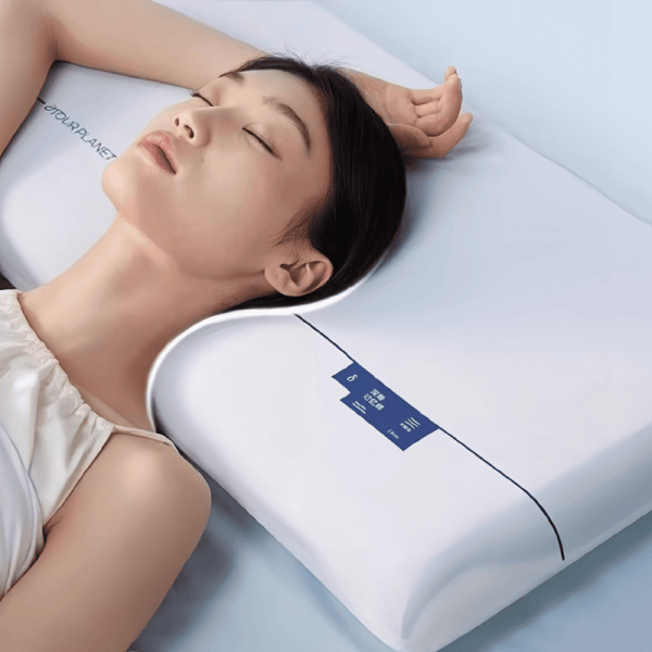 The front view shows the girl lying on the Atour pillow