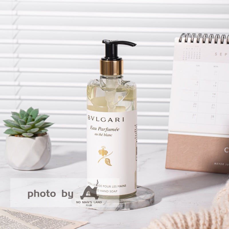 Bvlgari Hotel Shampooing et Gel douche et Conditionneur et Lotion pour le corps et liquide de lavage des mains Green Tea 10,1 oz White Tea 300ML