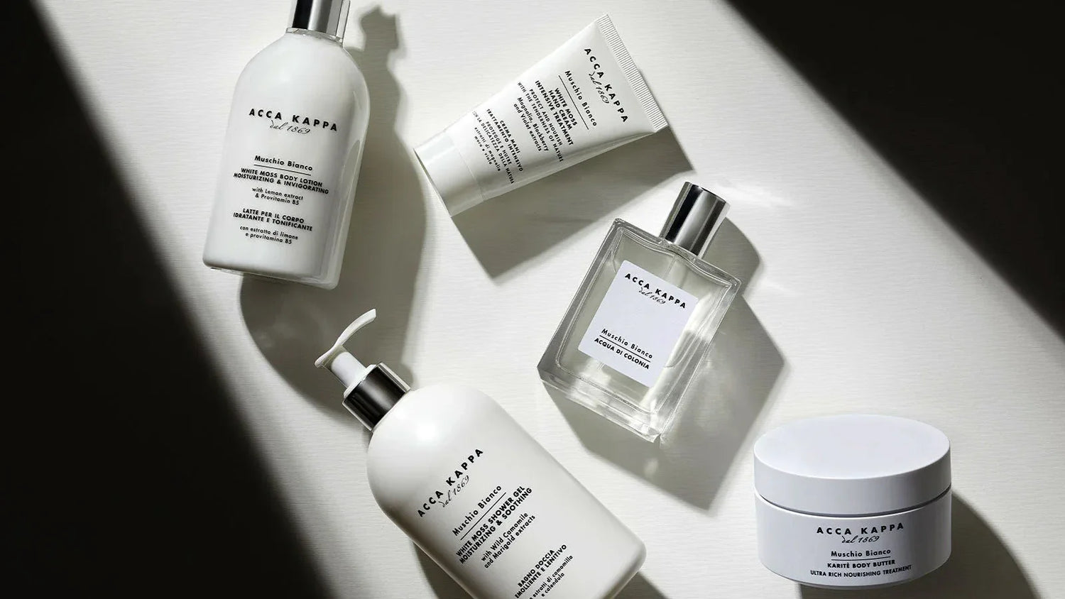 Black and white background，ACCA KAPPA Different toiletries of 5 bottle,,