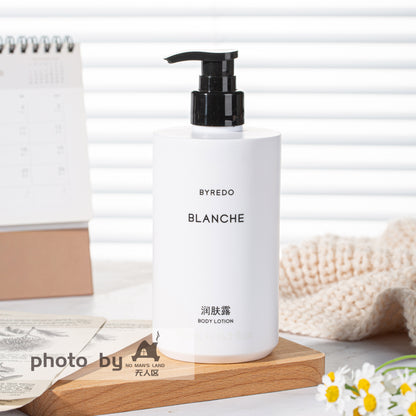 BYREDO BLANCHE Shampoing &amp; gel douche &amp; après-shampoing &amp; lotion pour le corps &amp;  nettoyant pour les mains 450 ml