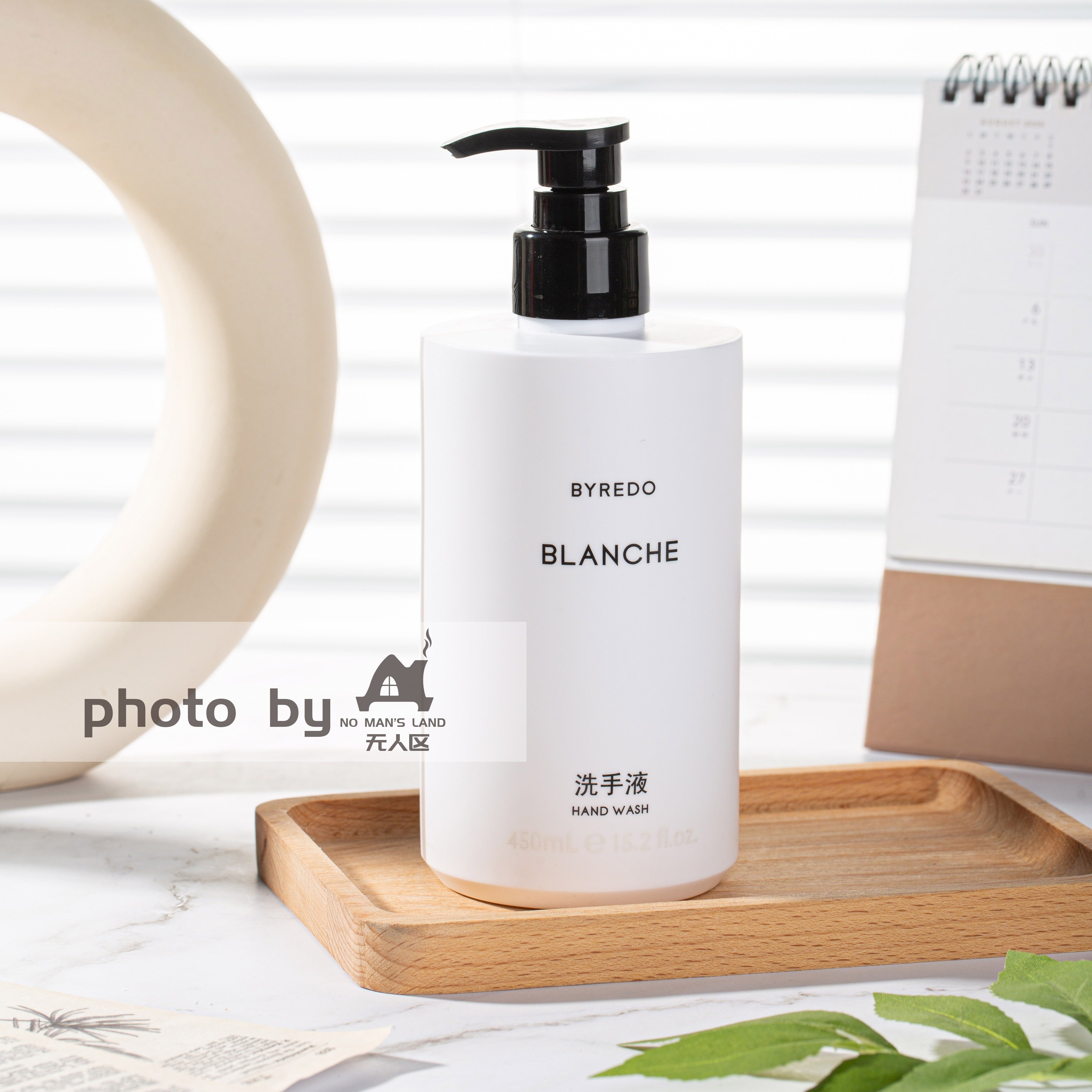 BYREDO BLANCHE Shampoing &amp; gel douche &amp; après-shampoing &amp; lotion pour le corps &amp;  nettoyant pour les mains 450 ml